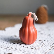 Sojová svíčka ve tvaru dyně 5,4x9 cm oranžová