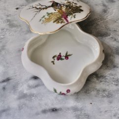 Stoletá šperkovnice z francouzského porcelánu s ruční malbou