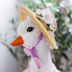 Figurka husa s kytici 41 cm