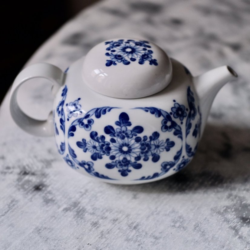 Porcelánová konvice bílo modrá Echt Kobalt 1L