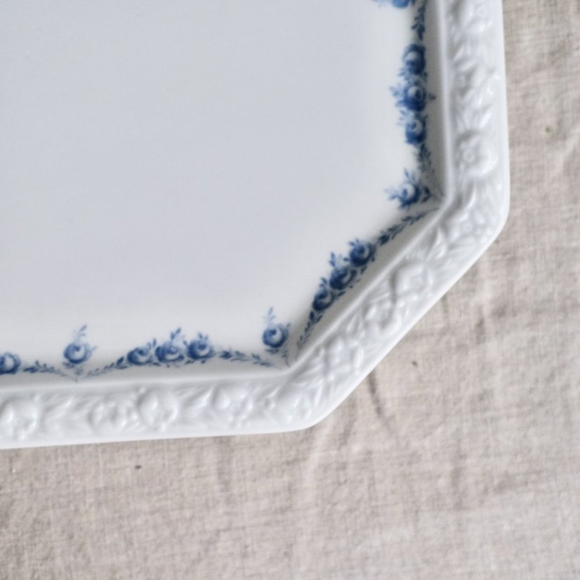 Porcelánový tácek Classic Rose Rosenthal 27.5x16.5 cm
