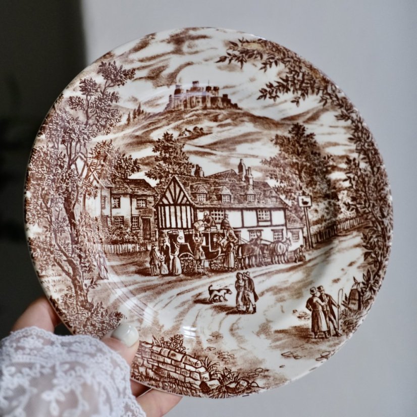 Hnědý talíř J.Broadhurst & Sons 21cm