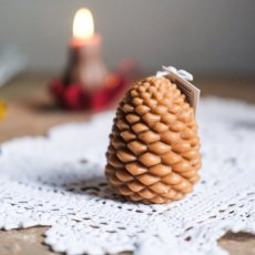 Sojová svíčka ve tvaru šišky 6x7,5 cm
