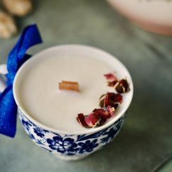 Sojová svíčka v porcelánovém modrobílém šálku