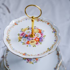 Porcelánový třípatrový etažér