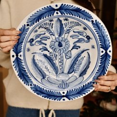 Velký vintage keramický závěsný talíř bílomodrý -  Spain 33 cm