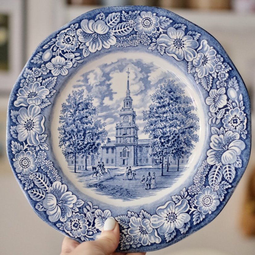 Mělký talíř 25 cm Staffordshire England