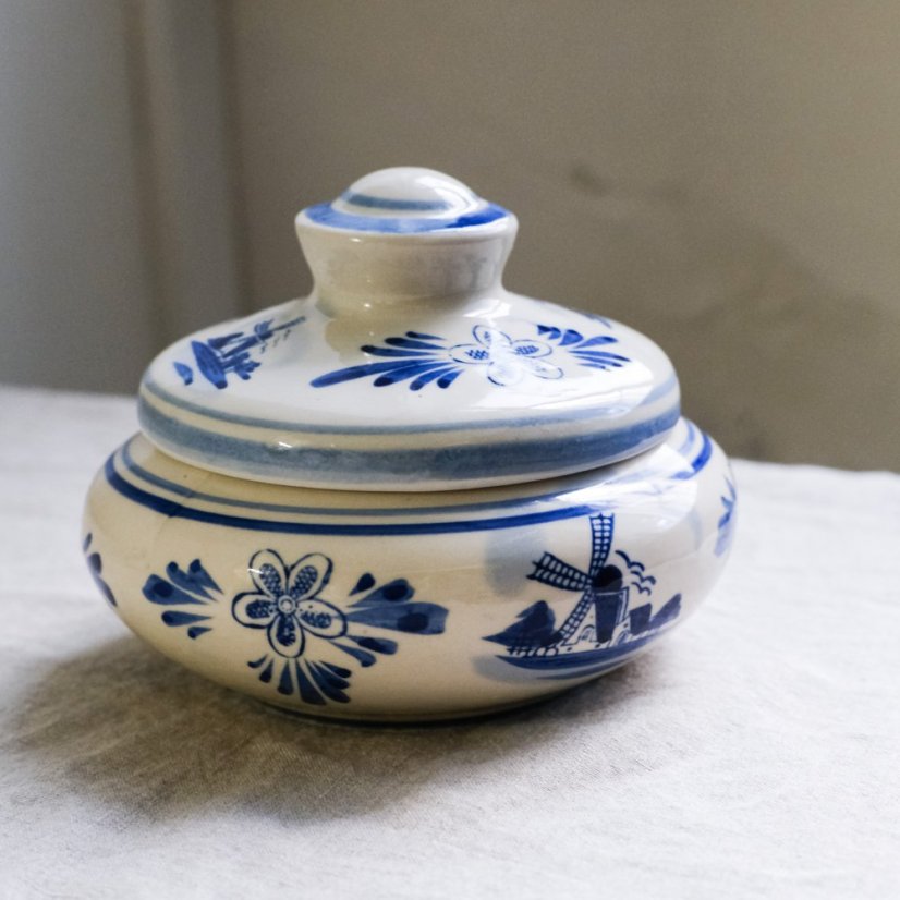 Doza s víkem Delft 14 x 12 cm