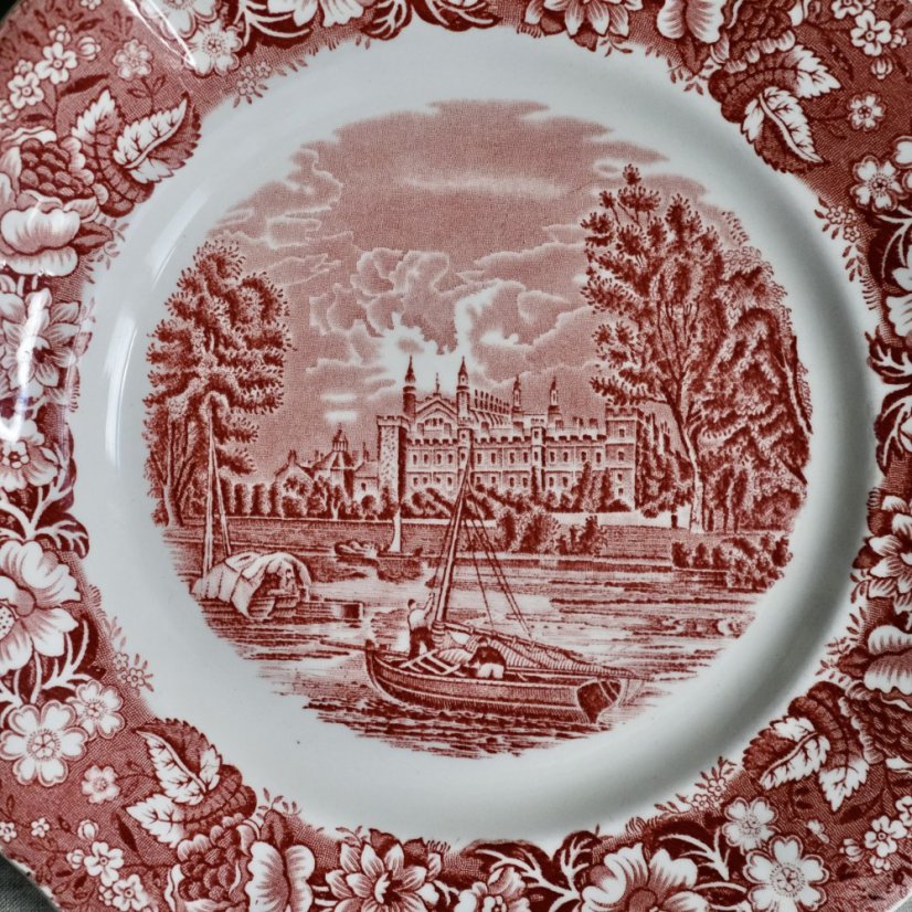 Obědový talíř Palissy Pottery England 25 cm