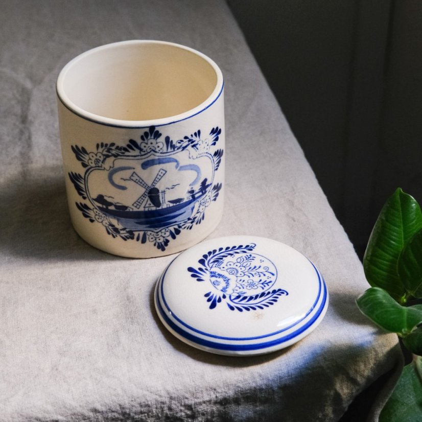 Doza s víkem Delft 13 x 12 cm