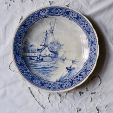 Velký závěsný talíř Delft 31 cm