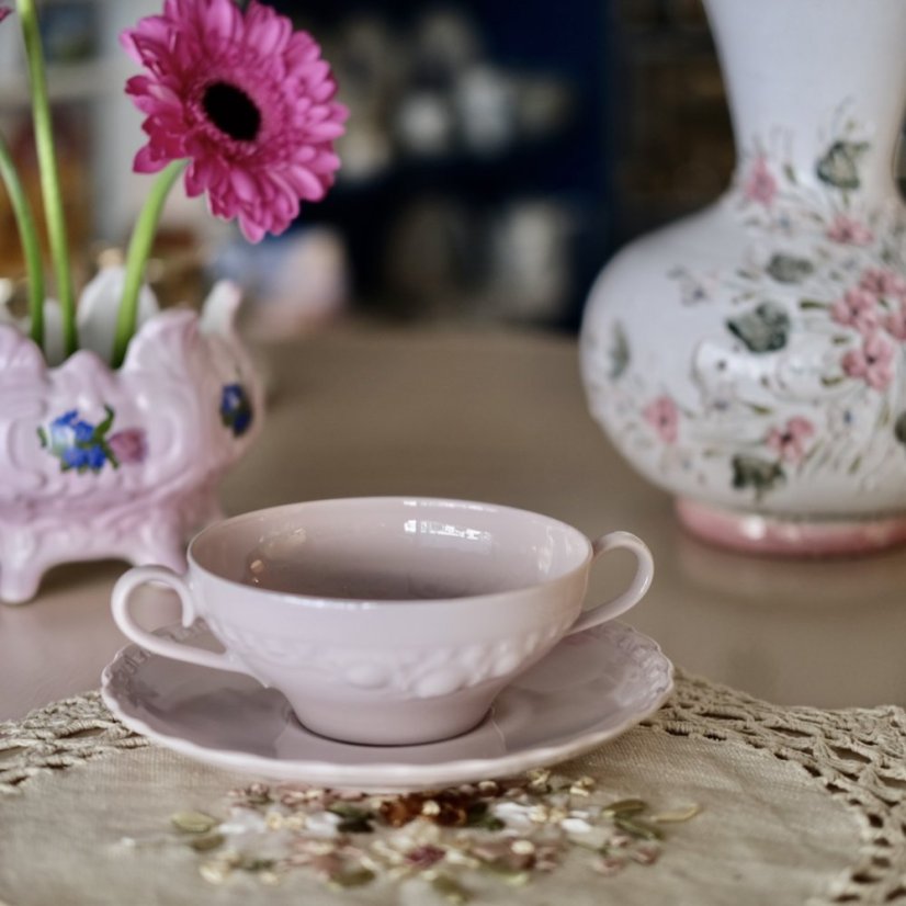 Růžové porcelánové bujónky
