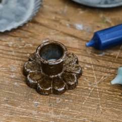 Kovový svícen kytička 6cm