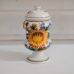 Porcelánová dóza s víčkem