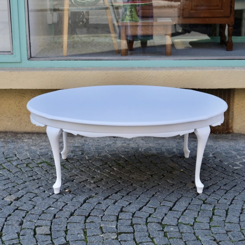 Dřevěný kávový ovální stolek