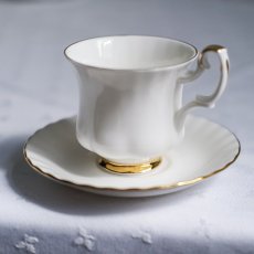 Porcelánový šálek s podšálkem 160ml Royal Albert Val D’or